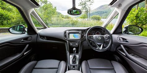 Vauxhall Zafira Tourer Interior & Infotainment | carwow