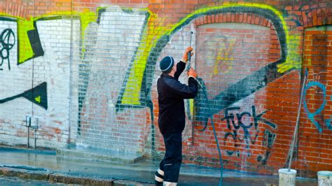 How To Remove Graffiti - Right Wash