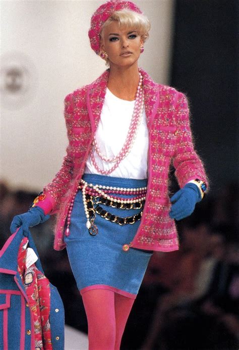 Chanel RTW Fall 1991 | Hip Hop Collection | Linda Evangelista | 90s fashion, Fashion, 90s runway ...