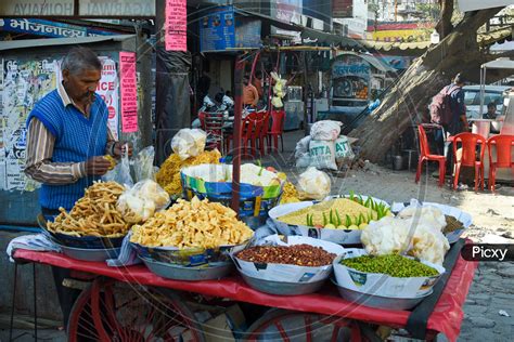 Image of Street snacks at Mathura-FM584730-Picxy