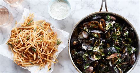 Moules-Frites (Steamed Mussels and Fries)