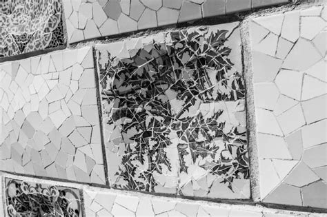 Premium Photo | Gaudi mosaic in the park guell - barcelona