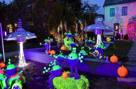 Pin by Mary Pool on holiday | Halloween outdoor decorations, Alien halloween, Homemade halloween ...