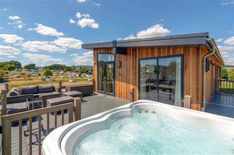 Hot Tub Lodge Holidays In Devon | Cofton Holidays