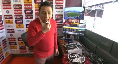 [Watch] Sunil Gavaskar cuts a cake on 10,000 Test runs anniversary on ...