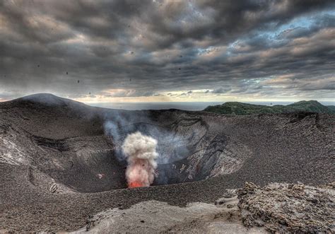 Yasur volcano eruption | Volcano, Vanuatu, Dusk