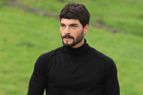 'Hercai: Amor y Venganza': Conoce a Akin Akinözü, el nuevo galán turco ...