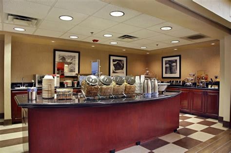 Hampton Inn & Suites Phoenix/Scottsdale - SixSuitcaseTravel