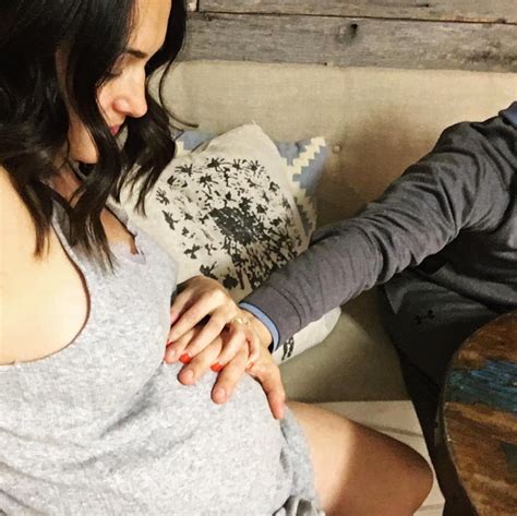 'Total Divas' Star Brie Bella Flaunts Her Baby Bump at 19 Weeks — See ...