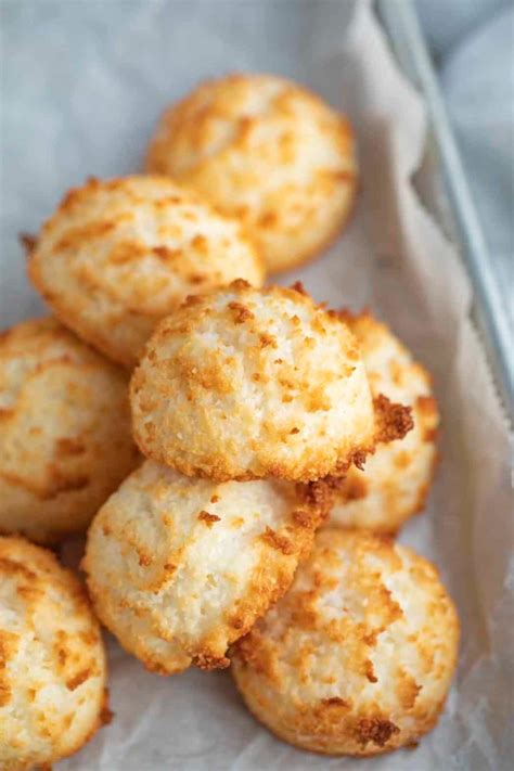 Coconut Macaroons Recipe with Almond and Vanilla Flavor