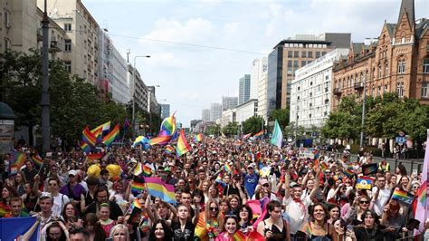 Poland: Thousands march in Warsaw for LGBT rights ahead of elections ...