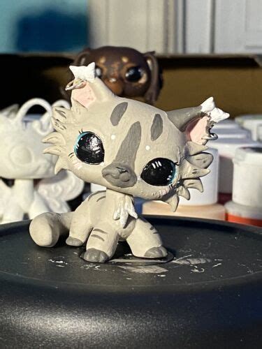 Littlest Pet Shop Custom LPS Short Hair Cat OOAK hand painted | #4600597744 | Lps toys, Custom ...