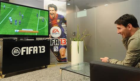 Messi Playing FIFA 13 – FIFPlay