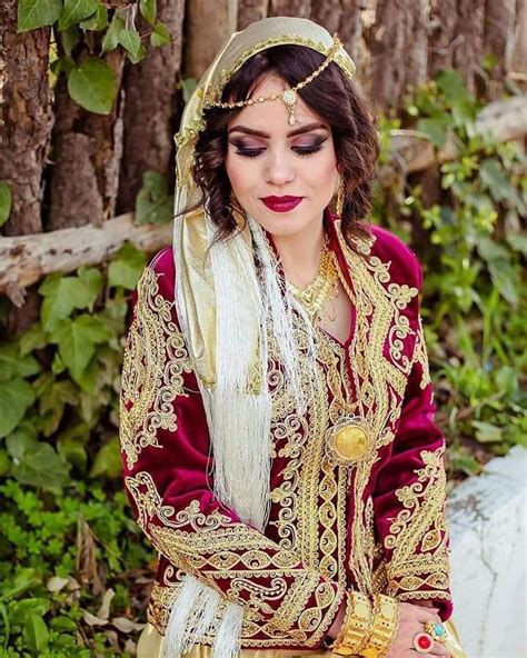 Sarah ⭐⭐ on Twitter | Traditional outfits, Traditional dresses, Algerian clothing