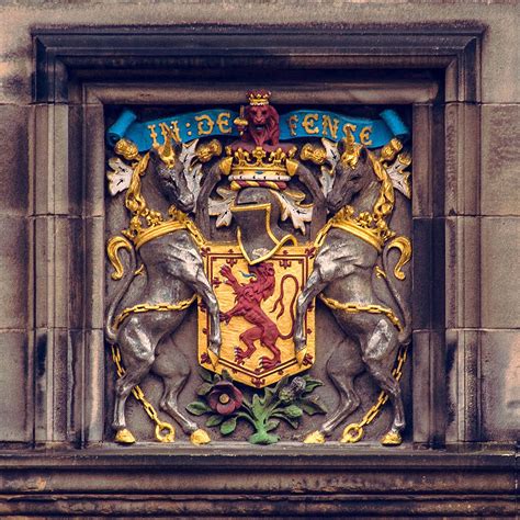 Coat of arms of Scotland in the Great Hall at Edinburgh Castle ...