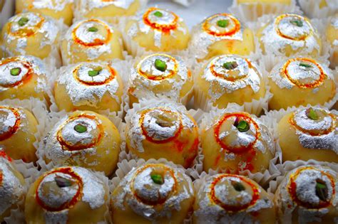 File:Indian Sweets Vark.jpg - Wikimedia Commons
