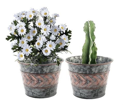 Farmhouse Style Flower Pots and Planters Under $25 - The Creek Line House