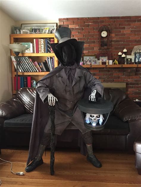 DIY Hatbox Ghost Costume I made for my son. | Hatbox ghost, Haunted mansion costume, Ghost costume