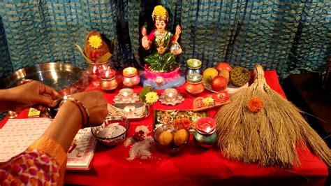 HOW TO PERFORM LAXMI PUJA FOR DIWALI कैसे करे दिवाली लक्ष्मी पूजन - YouTube