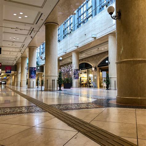 Shopping Mall, Osaka Station. Editorial Stock Image - Image of shopping ...