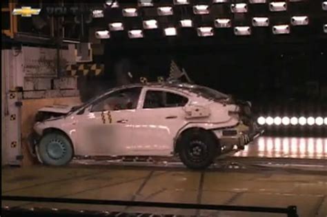 GM shows off crash test facility as it crunches a Volt - SlashGear