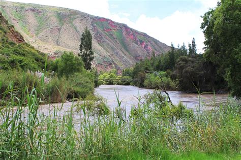 The Urubamba River, flowing through the Sacred Valley of Peru | Sacred valley, Natural landmarks ...