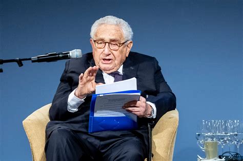 Henry Kissinger Suggests Ukraine Give Up Territory to Russia - The New York Times