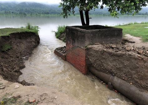 Local People Break Part of Gandak Dam To Discharge Floodwaters | New ...