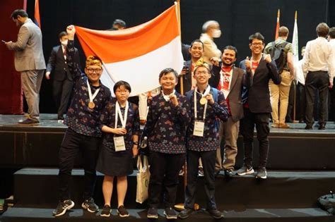 SINDO Hi-Lite - Siswa Indonesia Sabet Emas di Olimpiade Biologi Internasional