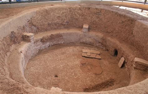 File:Mesa Verde National Park Early Kiva 2006 09 12.jpg - Wikimedia Commons