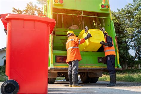 Dump & Garbage Truck Accidents Can Cause Terrible Injuries | Ivan Diamond Bronx Personal Injury ...