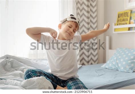 776 Cheerful Little Boy In Bed Wake Up Morning Images, Stock Photos & Vectors | Shutterstock