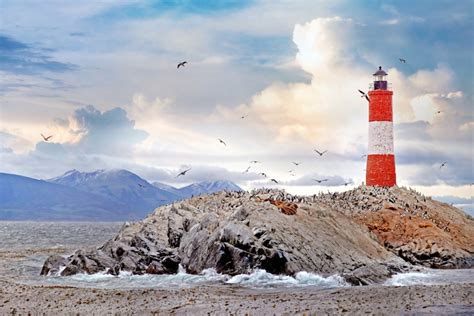 10 Most Iconic Lighthouses around the World – Touropia Travel