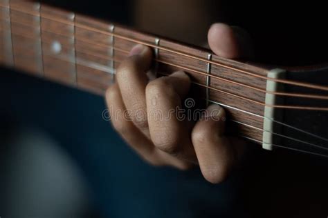 Wooden guitar chord player - rentnasve