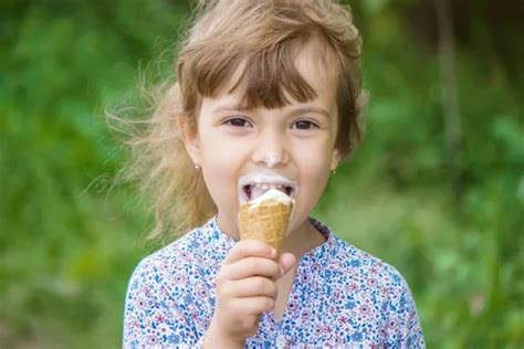 The child eats ice cream. Selective focus. Stock Photo by ©yana-komisarenko@yandex.ru 156758346