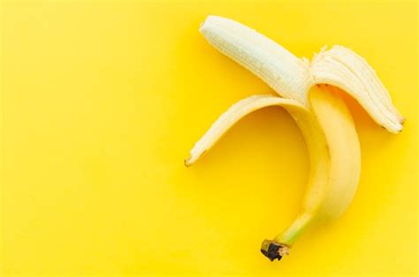 Banana on yellow background | Free Photo