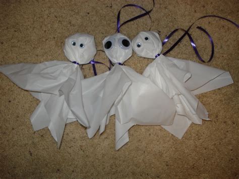 New Best Day of My Life: Halloween craft - googly eye ghosts :)