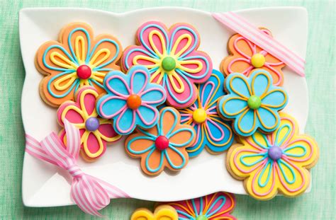 Flower Cookies | Recipes | GoodtoKnow Mother's Day Cookies, Summer Cookies, Iced Cookies, Cute ...