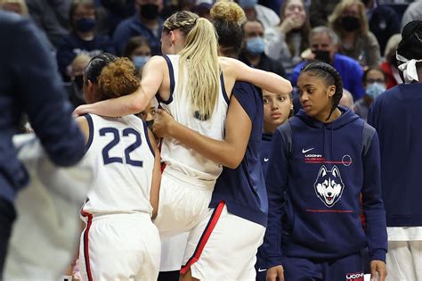 Paige Bueckers carried off court with injury - The UConn Blog