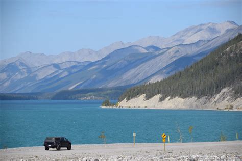 Photo of the Day: Muncho Lake - The MILEPOST