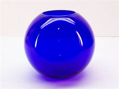 Cobalt Blue Round Glass Rose Bowl Vase | Blue glassware, Blue glass, Cobalt glass