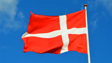 Danemarca Flag - The flag of denmark is one of the few flags in the world which has a name.