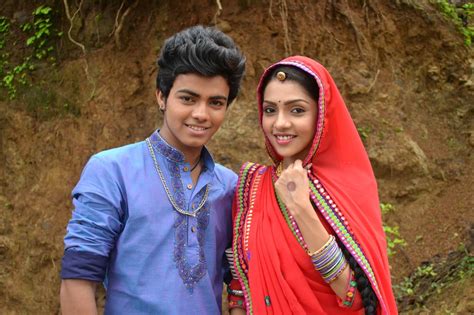 Balika Vadhu On-Sets: The cast poses for the cameras! - Colors Tv