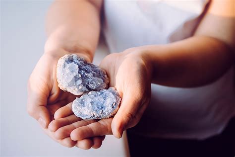 Celestite meaning: What are the properties of the crystal? | The ...