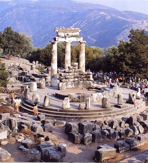 Delphi Historical Facts and Pictures | The History Hub