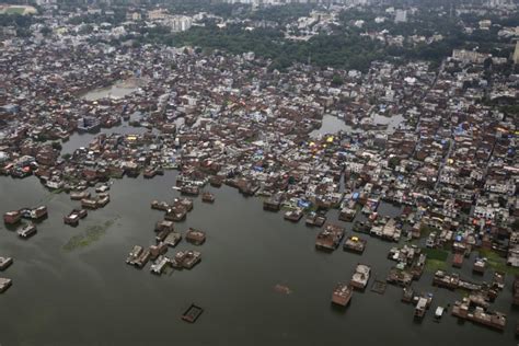 More Than 300 Dead in India as Floods Force Villagers Into Relief Camps