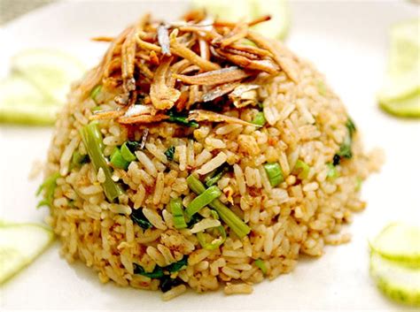 RESEP PILIHAN: Untuk Makan Siang Enaknya Nasi Goreng Spesial Ikan Asin ...