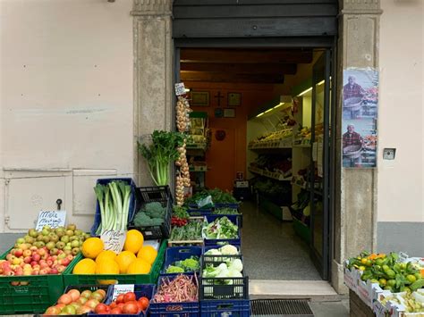 Notes from the Trolley: Navigating the Italian Supermarket - Italy Segreta - Culture