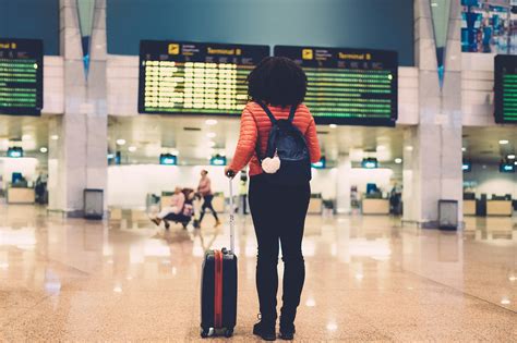 Holiday Gatherings During COVID-19: What Doctors Say About Traveling ...