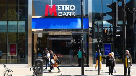 Metro Bank shares plunge on fund raising reports - BBC News